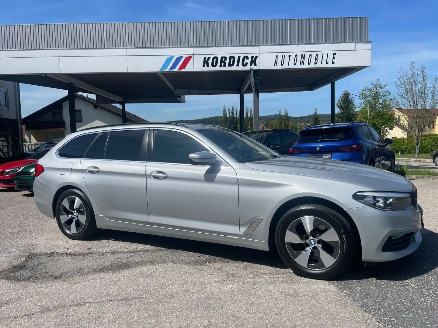 BMW 520 dA TOURING G31/LC+/LED/AHK/ACC/SPORTSITZE/SHZ Srebrny - 2