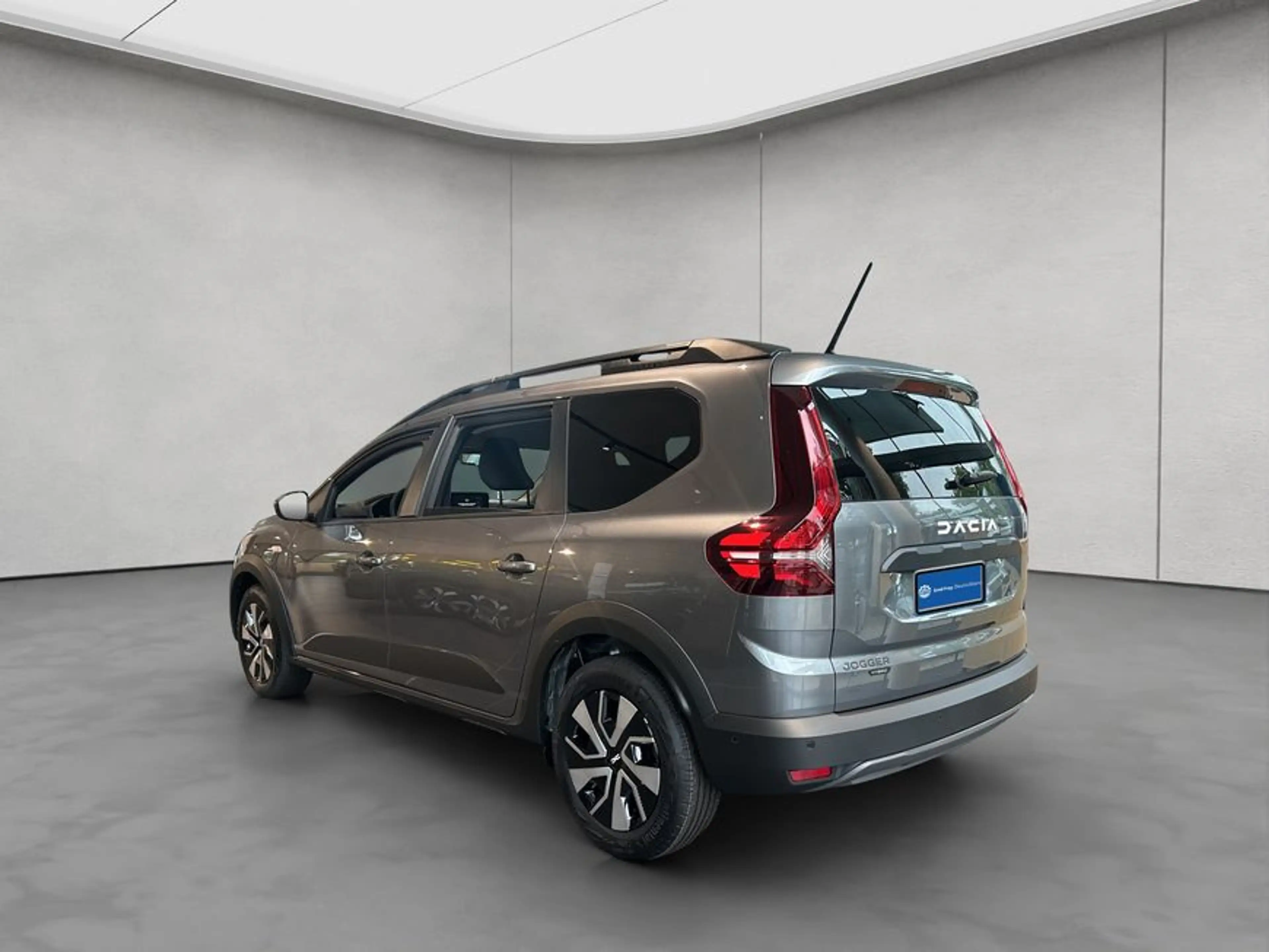 Dacia Jogger Hybrid 140 (7-Sitzer) Expression 5-türig — photo 3