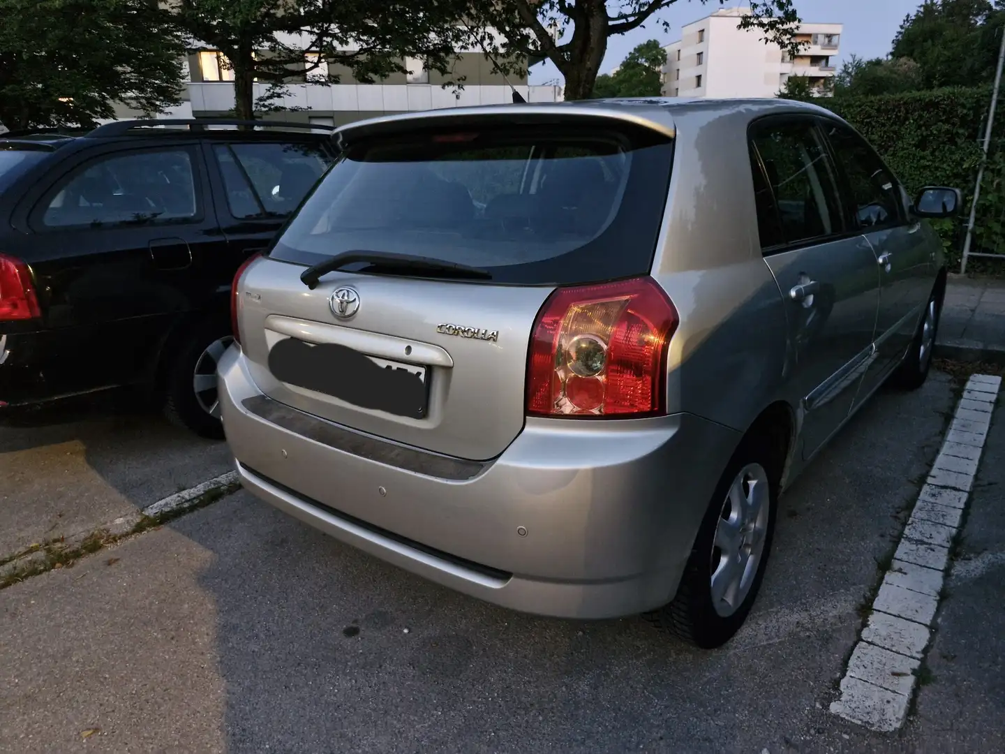 Toyota Corolla 1.6 Edition / Compact Gris - 2