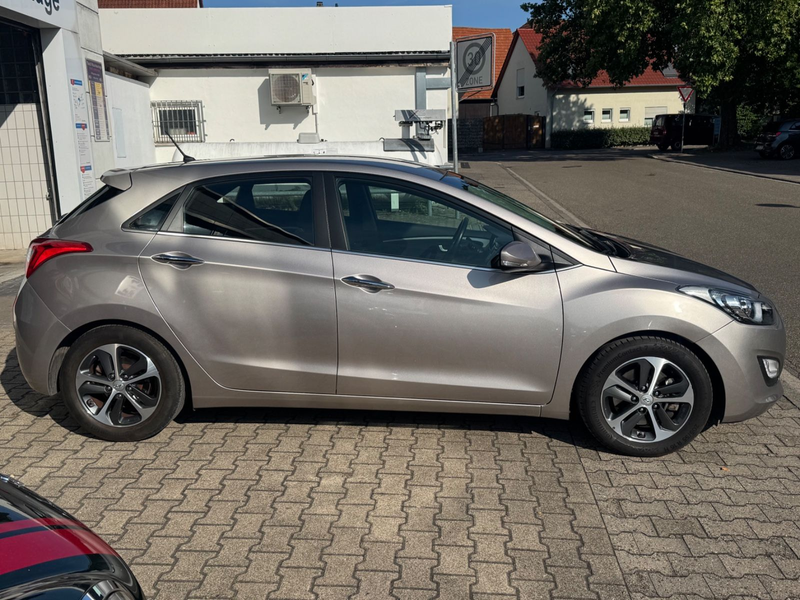 Hyundai i30 blue | 1. Hand | Automatik | BT Car Play — photo 7