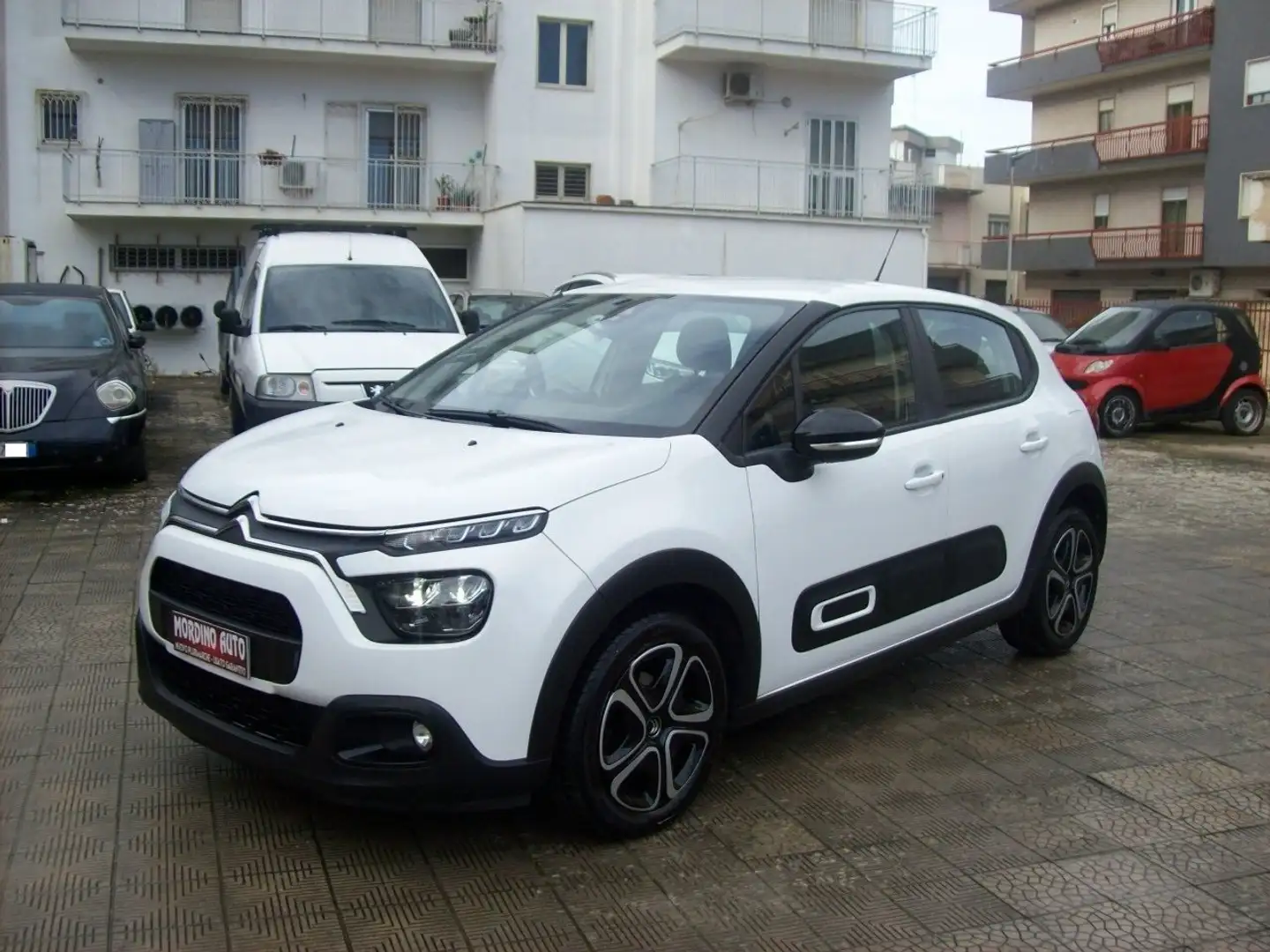 Citroen C3 1.5 bluehdi 102CV Shine Pack Bianco - 1