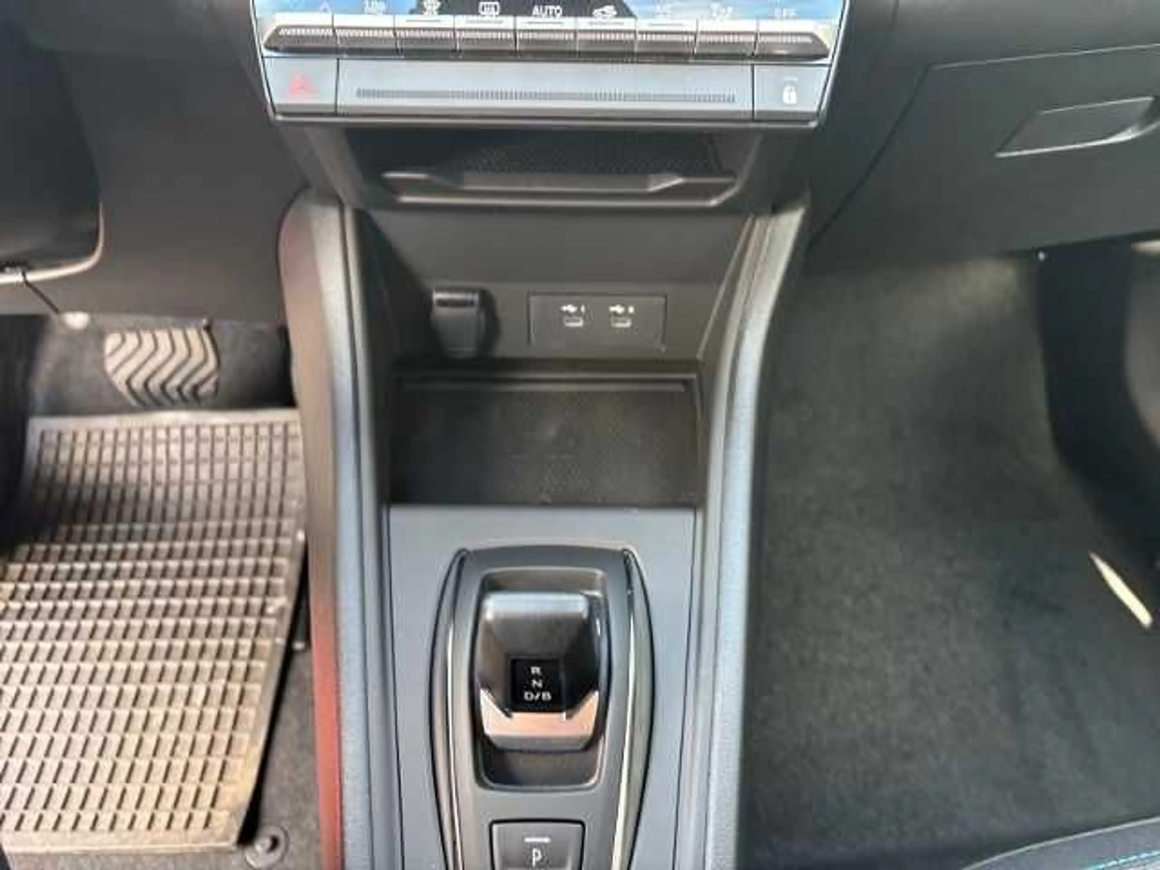 Mitsubishi Grandis Diamant PLUS 1.8 Hybrid *18´´ + SHZ´´ — photo 11