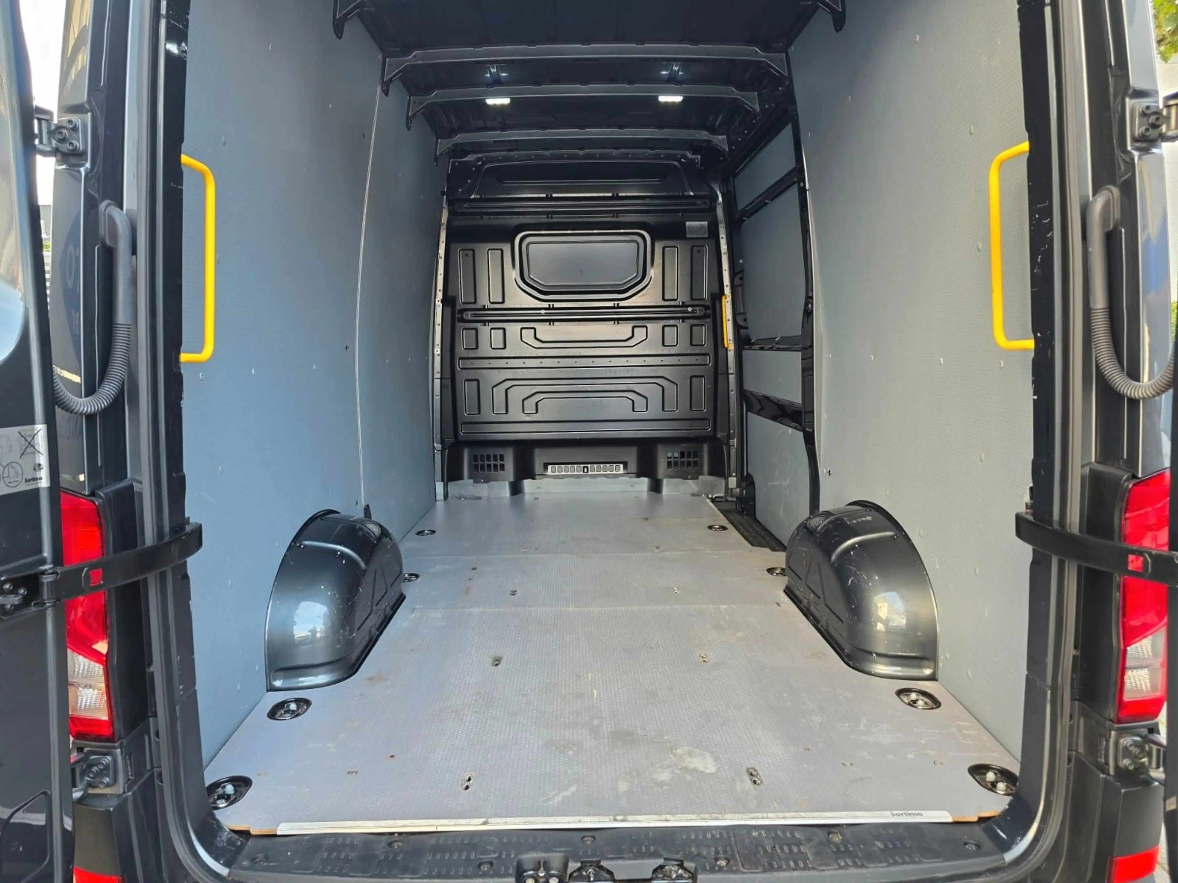 Volkswagen Crafter Kasten 35 mittellang FWD/AHK/RFK/KLIMA/ — photo 6