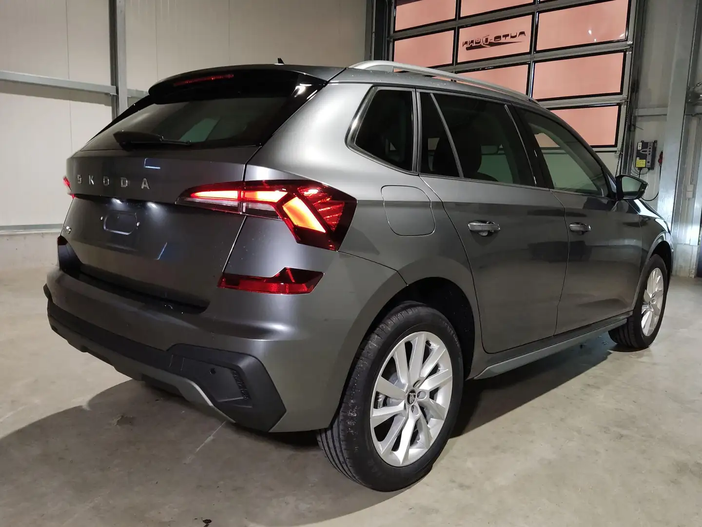 Skoda Kamiq 130 Jahre Premium Edition 1.5 TSI 150 PS DSG An... Grau - 2
