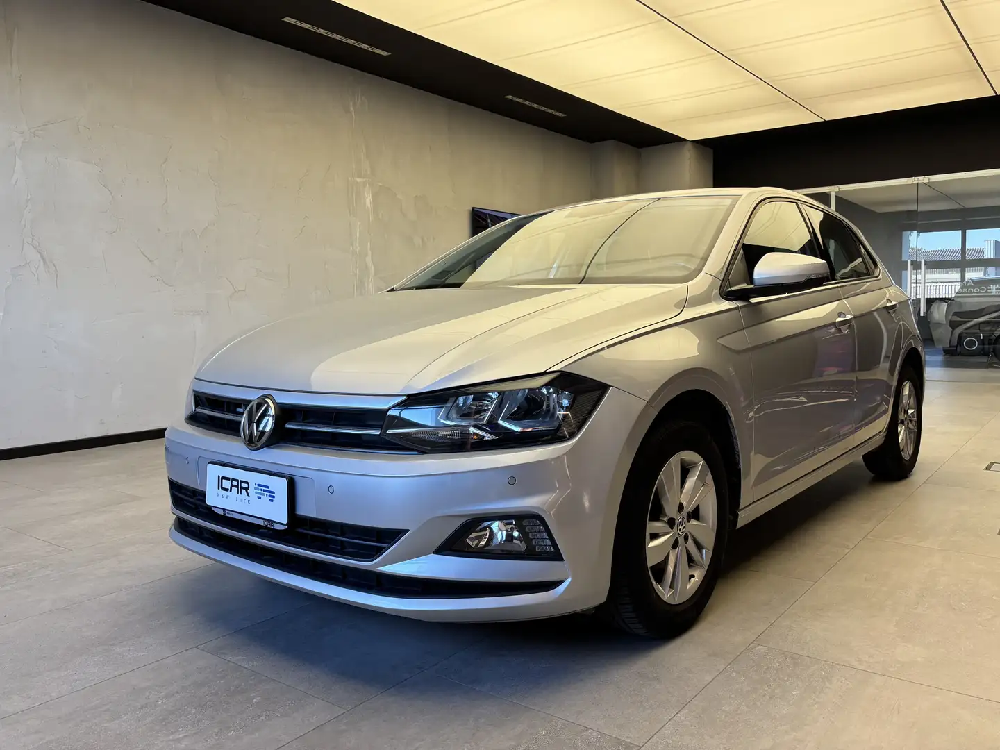 Volkswagen Polo 5 Porte 1.6 TDI SCR BlueMotion Comfortline Argento - 1