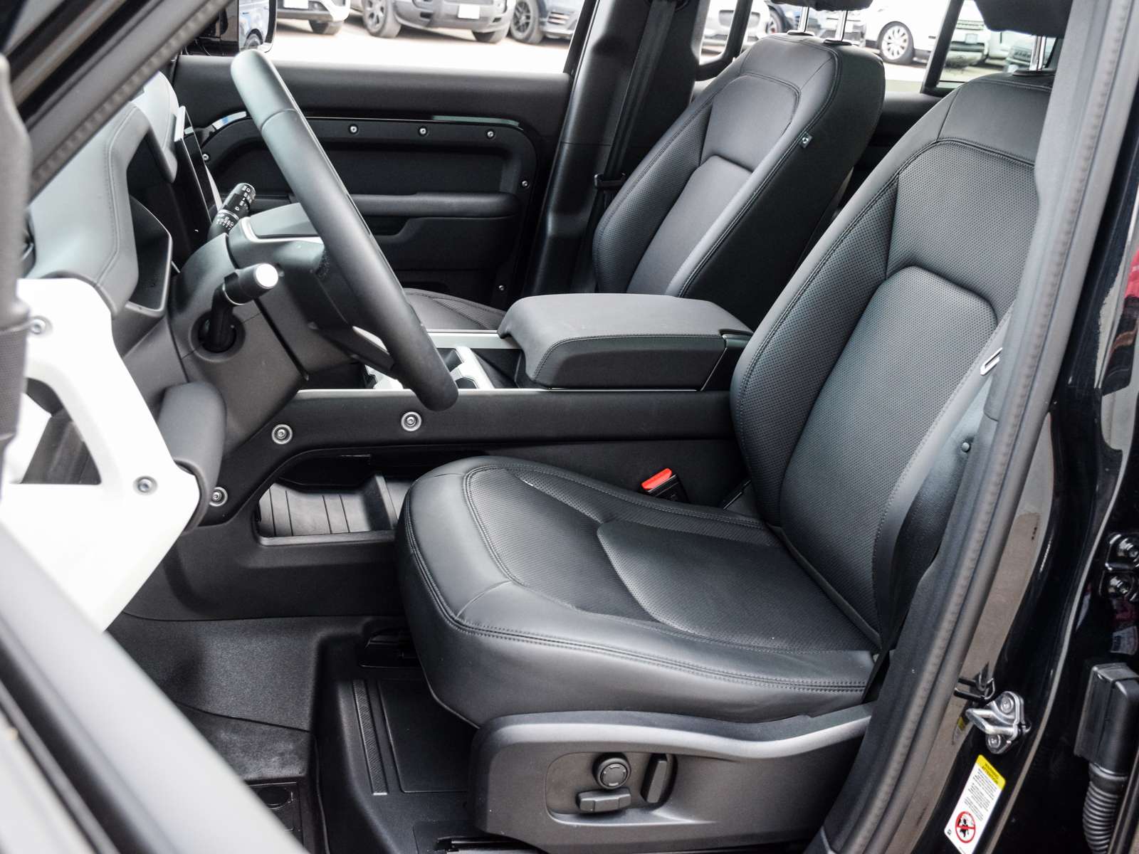 2025 Land Rover Defender X-Dynamic SE thumb 13