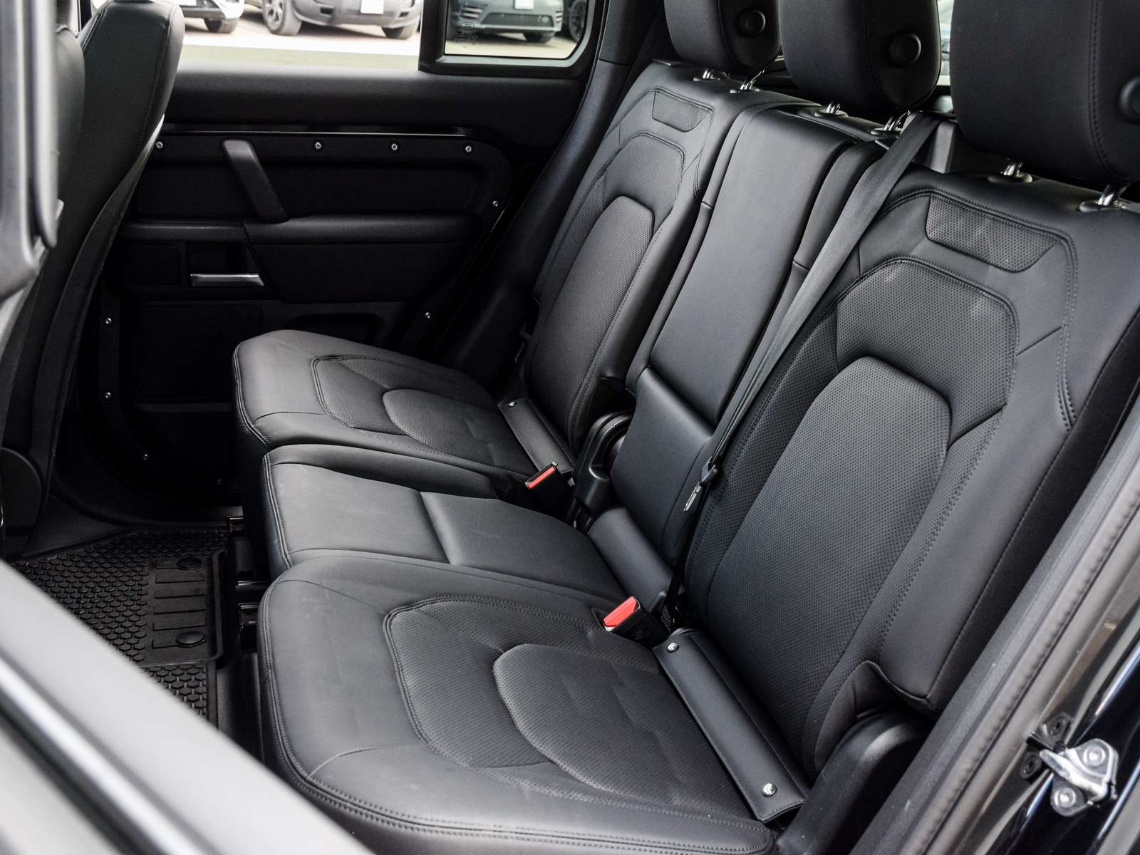 2025 Land Rover Defender X-Dynamic SE thumb 14