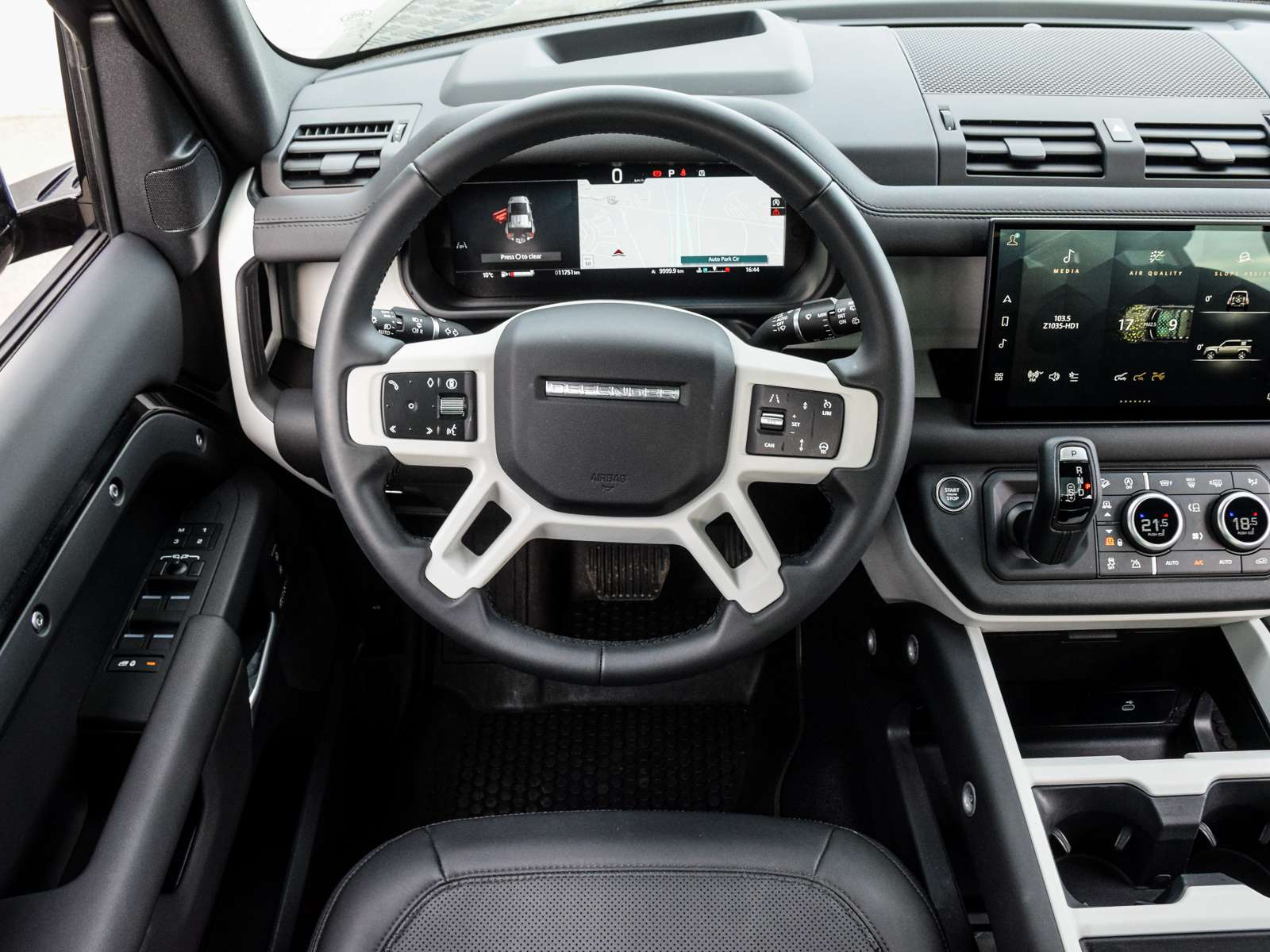 2025 Land Rover Defender X-Dynamic SE thumb 17