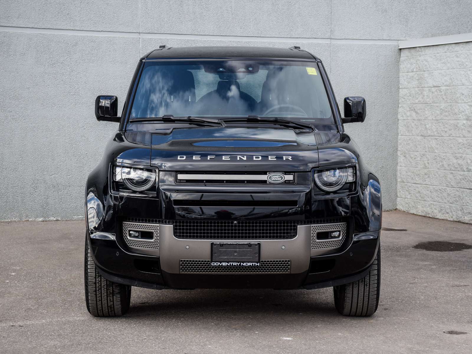 2025 Land Rover Defender X-Dynamic SE alt 2