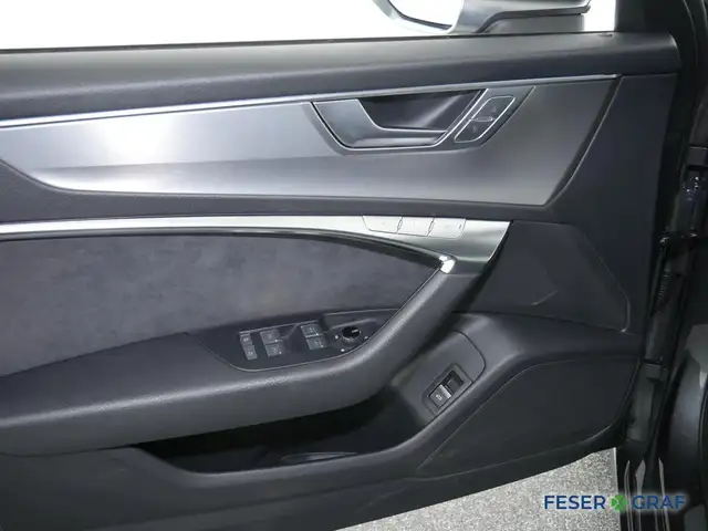 Audi S6 view 8