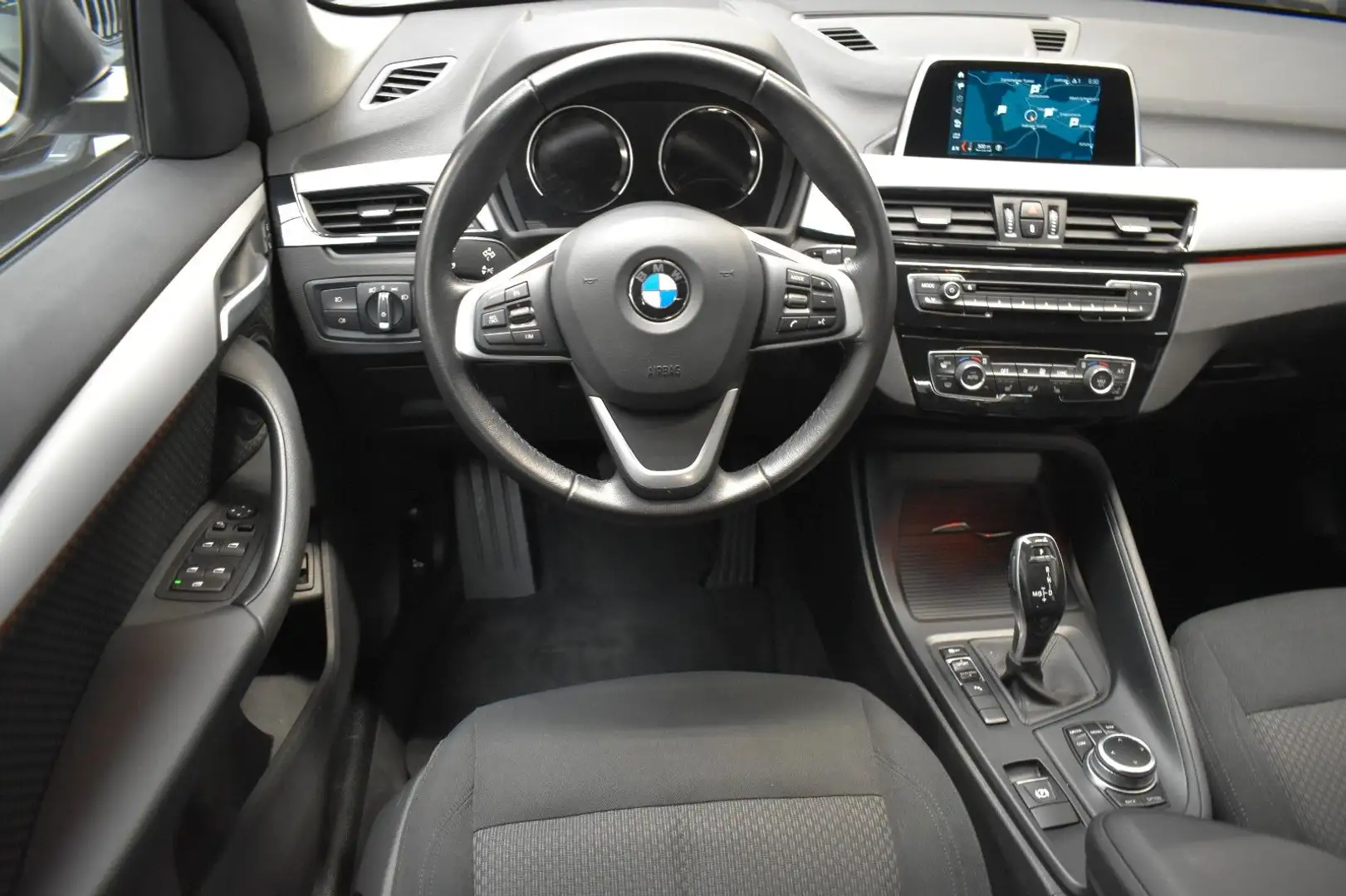 BMW X1 sDrive 18 i Advantage*ASSIST*NAVI*LED*SHZ*ALU Gümüş rengi - 2