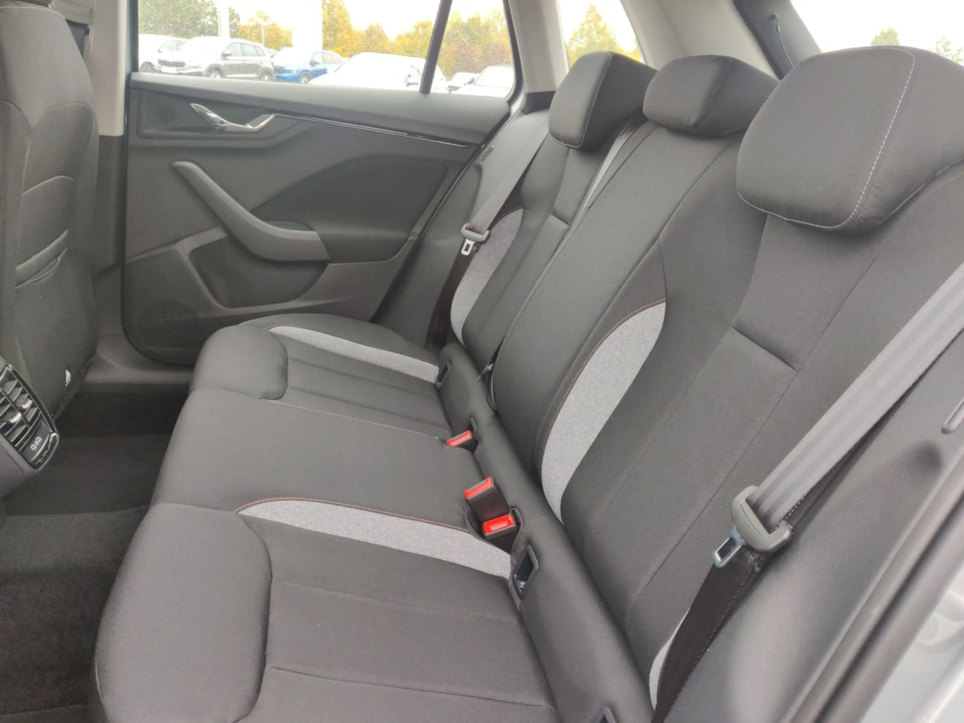 Skoda Kamiq Selection SmartLink RearView Sitzh Navi Kessy DAB — photo 13