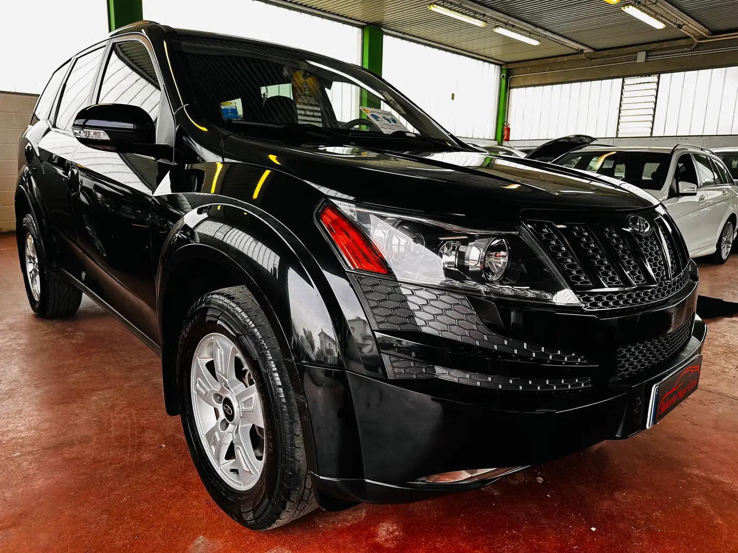 Mahindra XUV500 2.2 Gasolio  16v 4x4 7Posti Luxury Nero - 1
