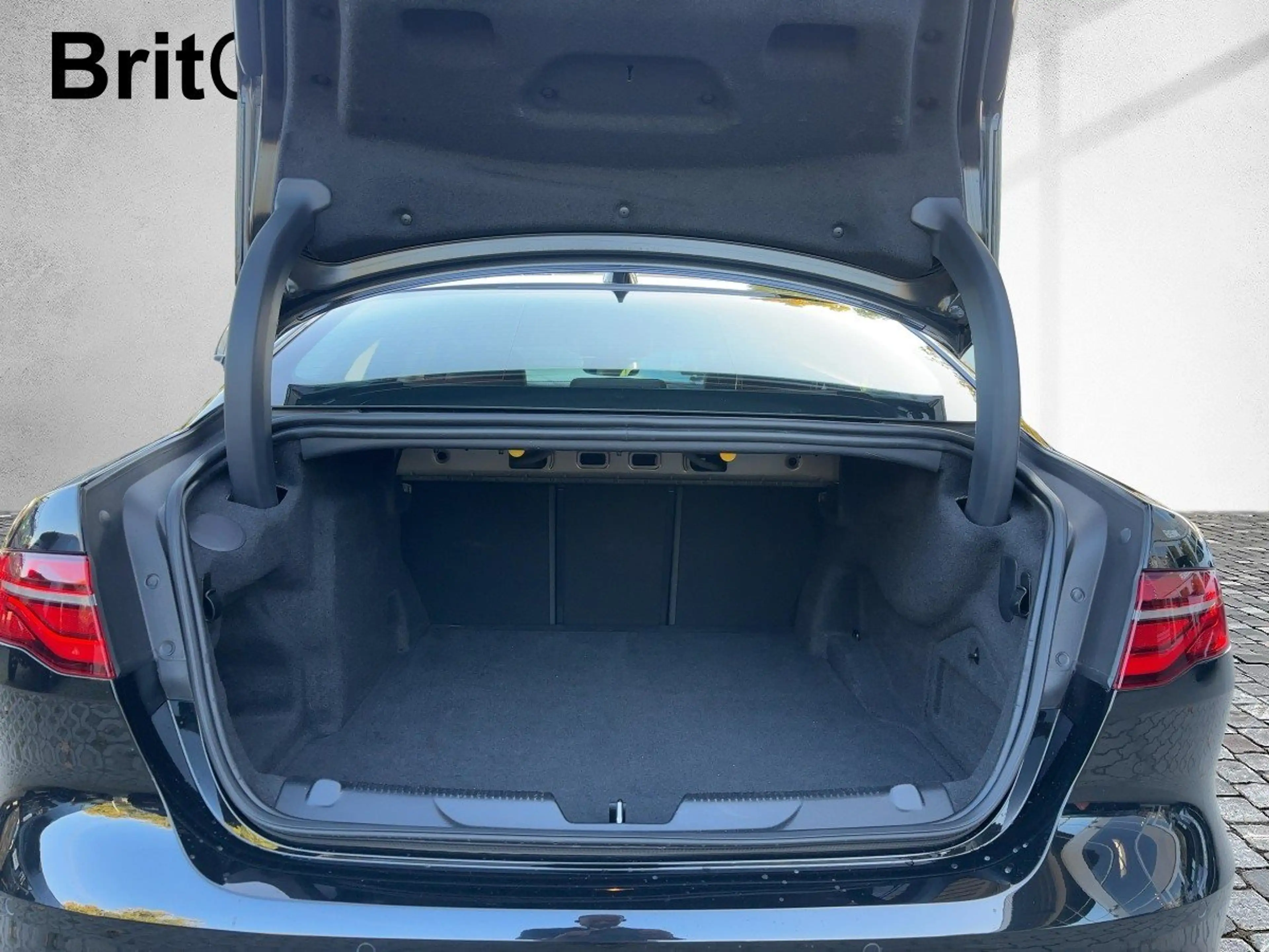 Jaguar XE P250 S 360-CAM CAM LED NAVI PDC — photo 8