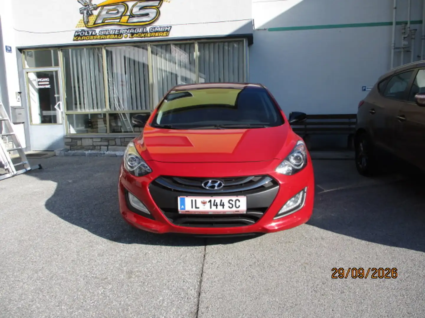 Hyundai i30 i30 1,6 CRDi Go Go Rot - 1