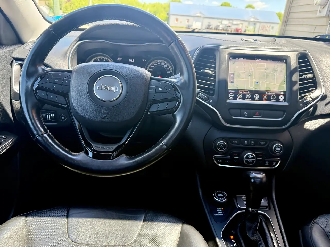 Jeep Cherokee снимка Jeep Cherokee
