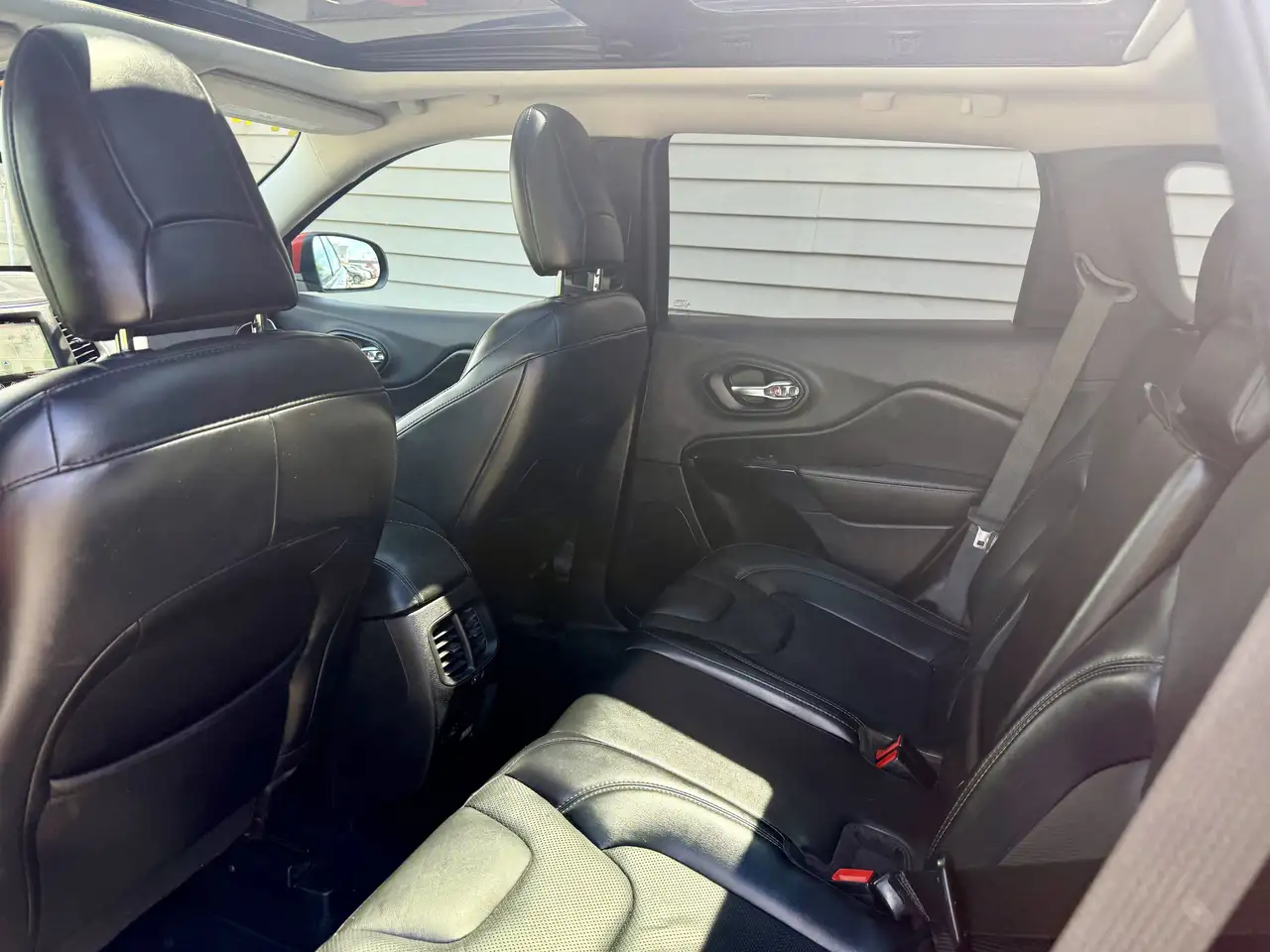 Jeep Cherokee снимка Jeep Cherokee