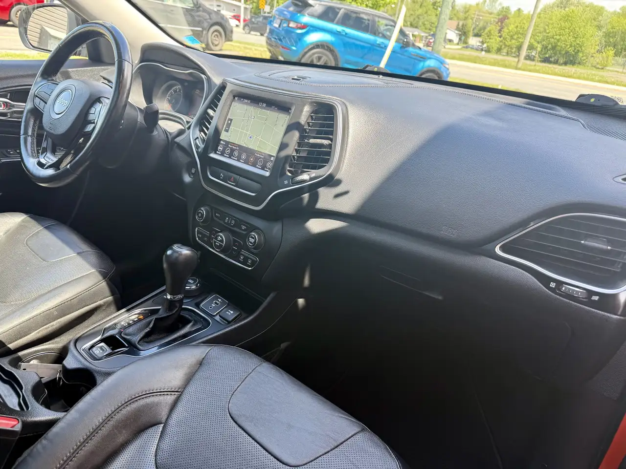 Jeep Cherokee снимка Jeep Cherokee