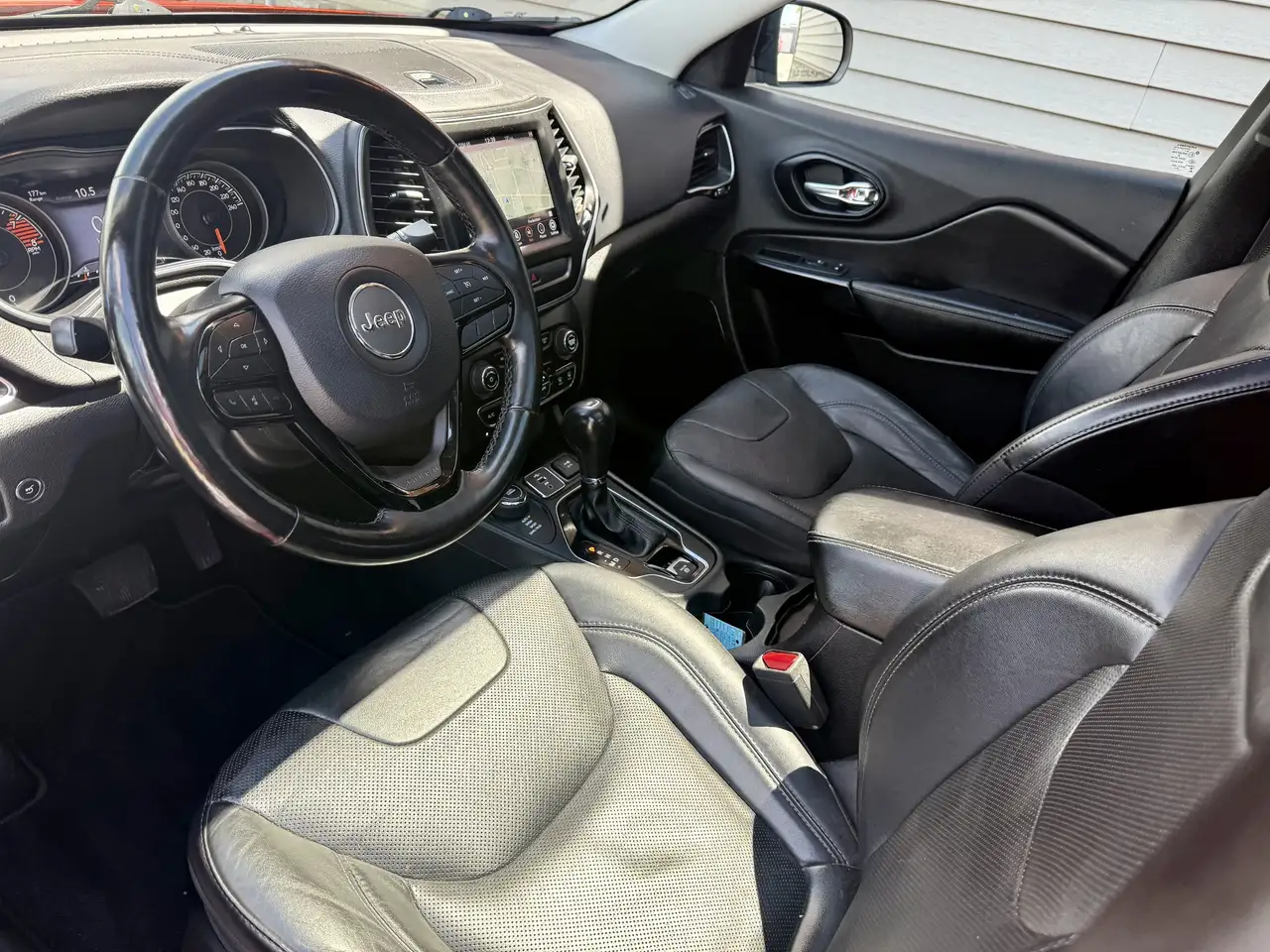 Jeep Cherokee снимка Jeep Cherokee