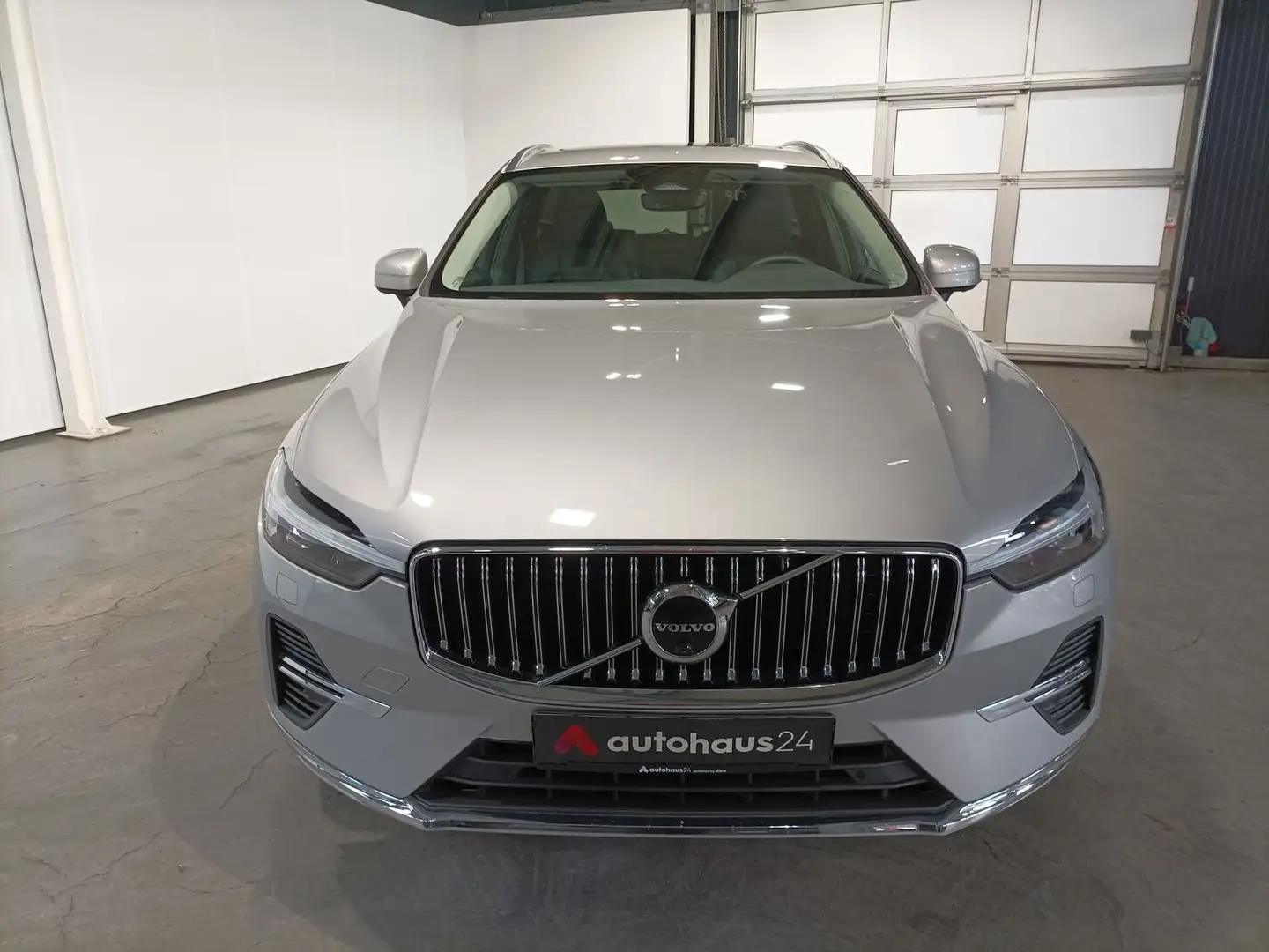 Volvo XC60 AWD Inscription  Expr.|LED|Leder|AHK|360° Gümüş rengi - 2