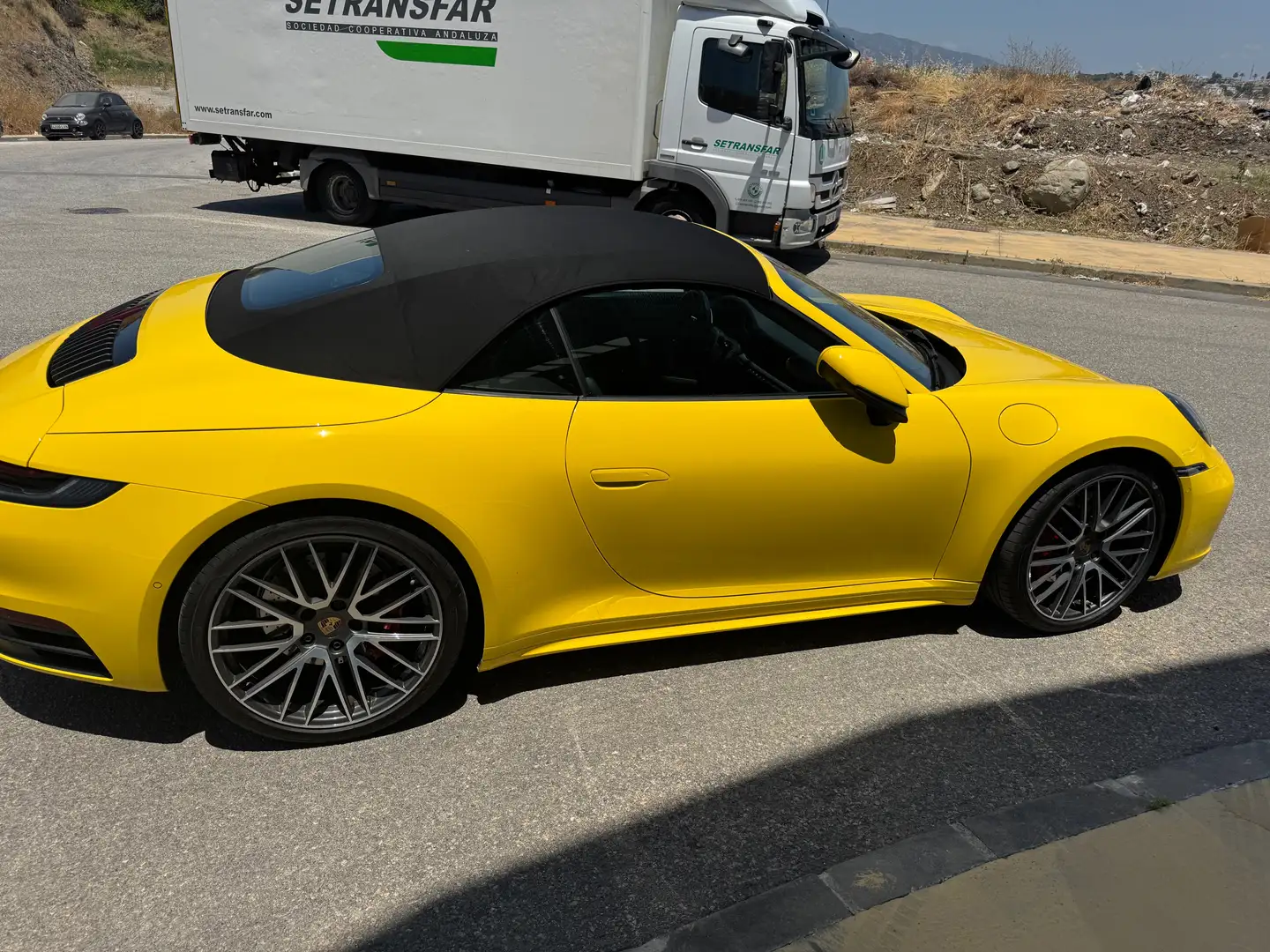 Porsche 992 Carrera 4S Descapotable Amarillo - 2