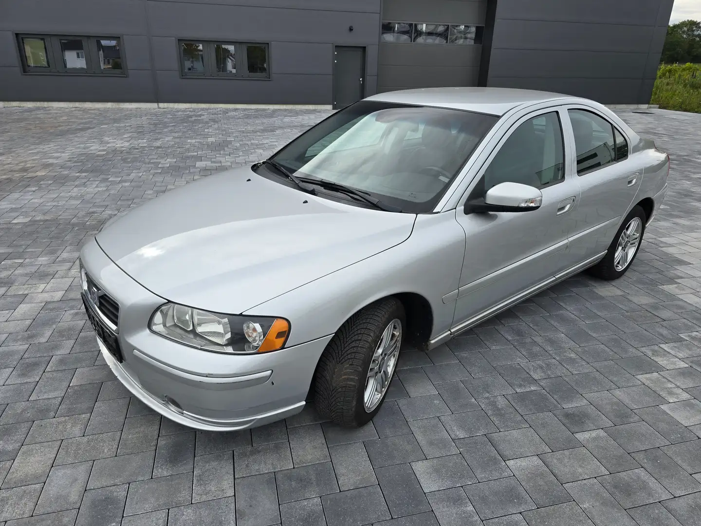 Volvo S60 2.4 Momentum (103kW)(2004 Silber - 2