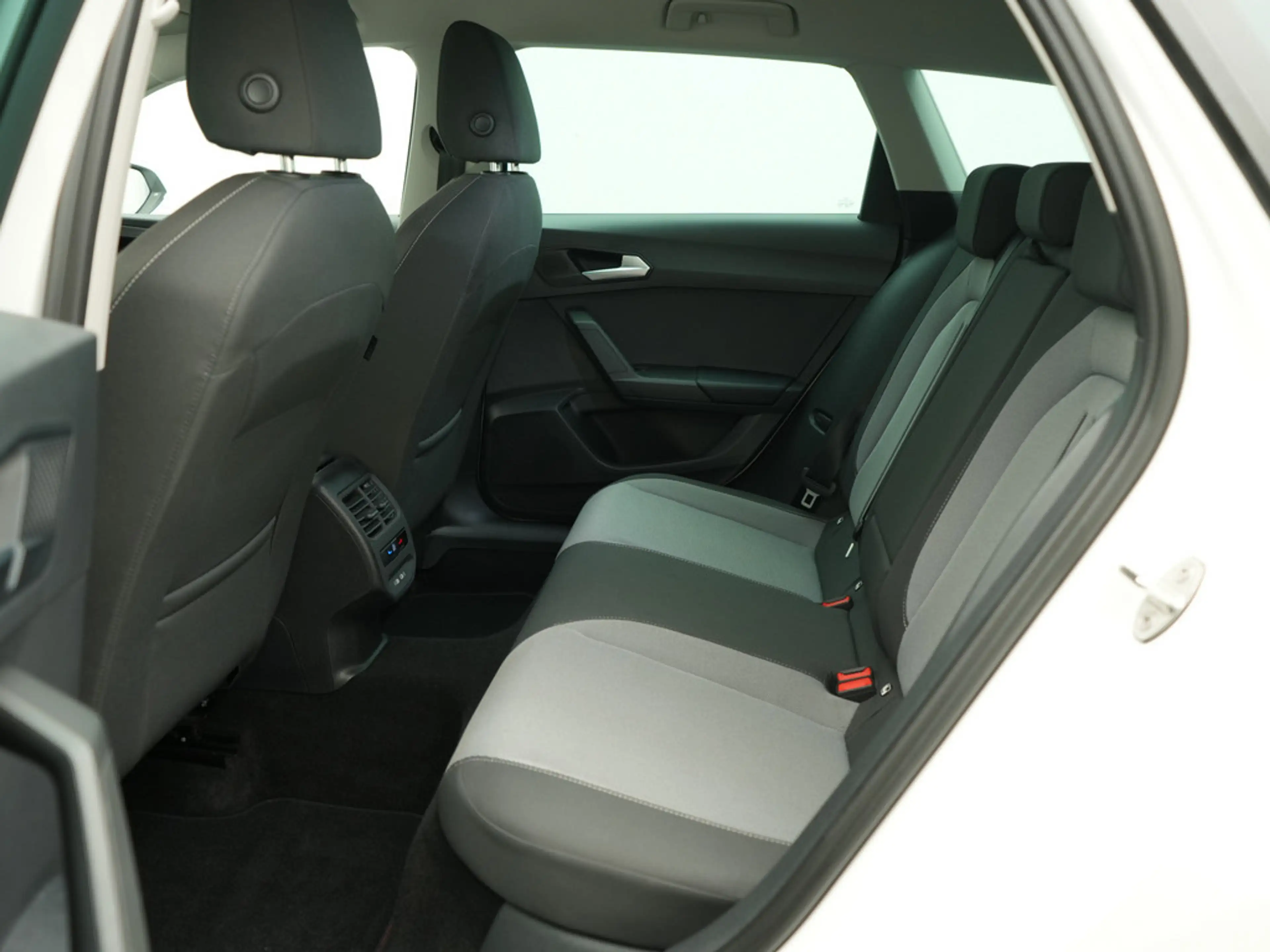 SEAT Leon Style Edition LED PDC KLIMA — photo 6