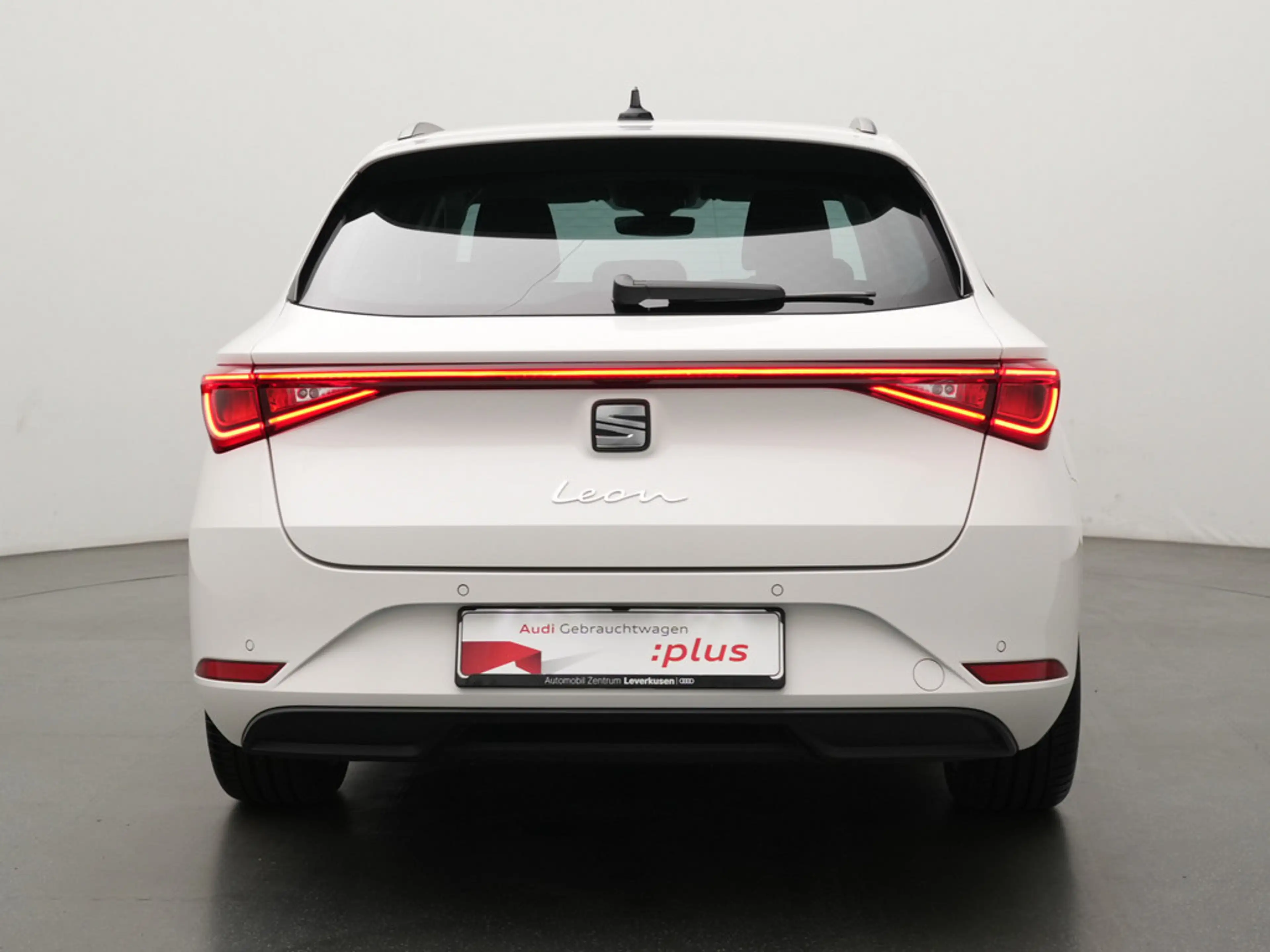 SEAT Leon Style Edition LED PDC KLIMA — photo 4