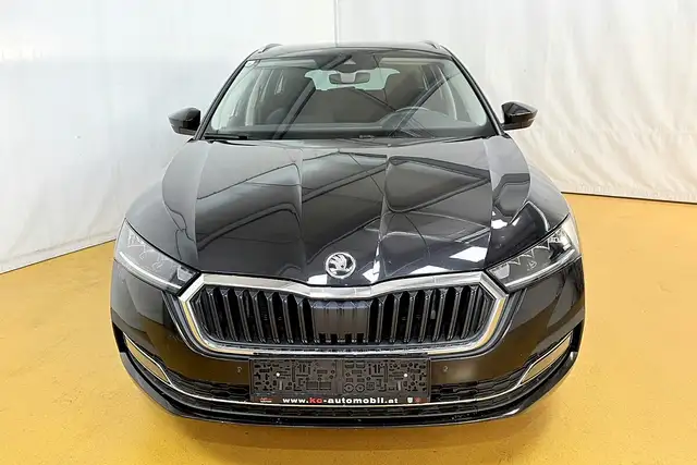 Skoda Octavia view 11