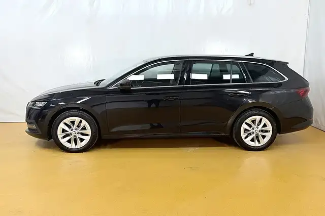 Skoda Octavia view 3