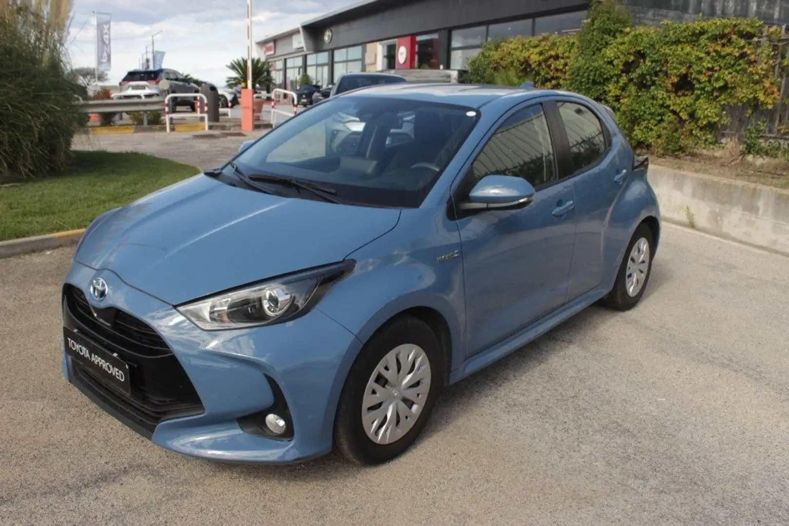 Toyota Yaris 1.5 Hybrid 5 porte Active Blu/Azzurro - 1