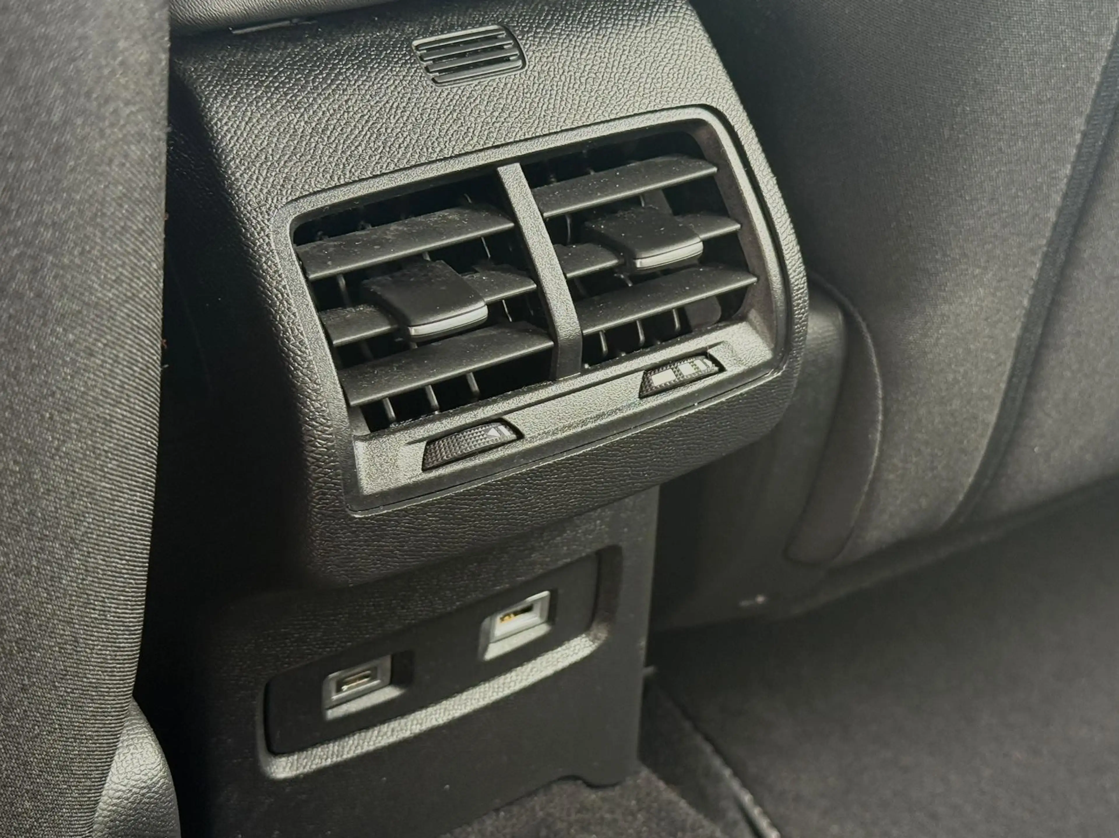 Citroen E-C4 Electric Feel Edition 50 kWh|SOH 89.3%|Camera|Head-Up — photo 13