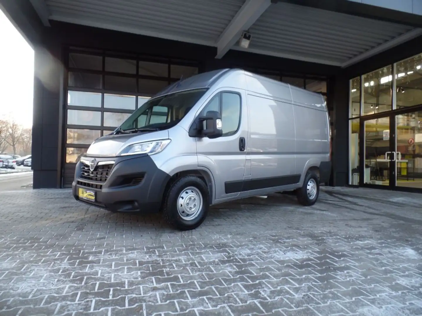 Opel Movano 2.2 BlueHDi L2H2 2WD VA verstärkt S&S Silber - 1