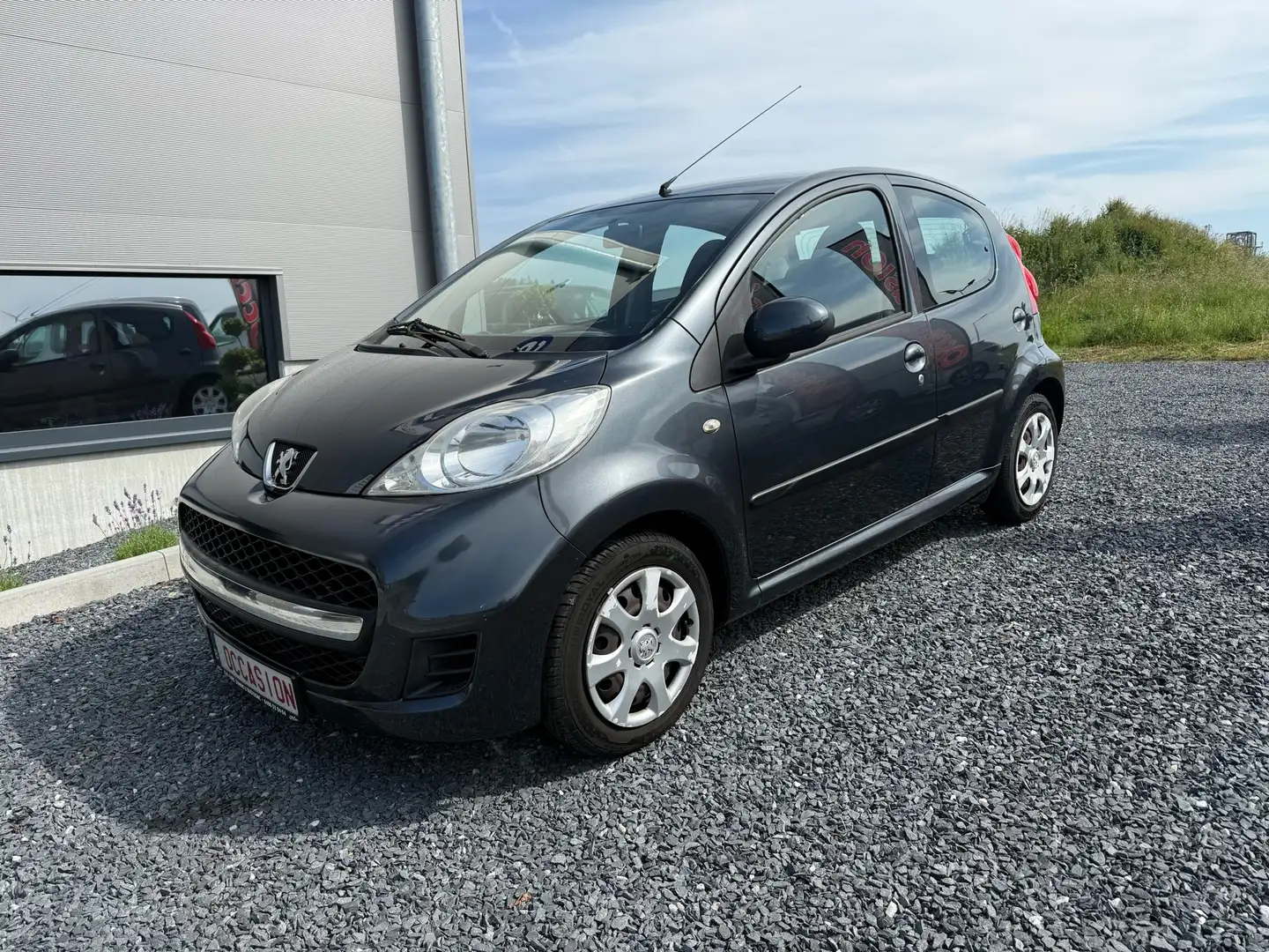 Peugeot 107 1.0i Trendy Grijs - 1