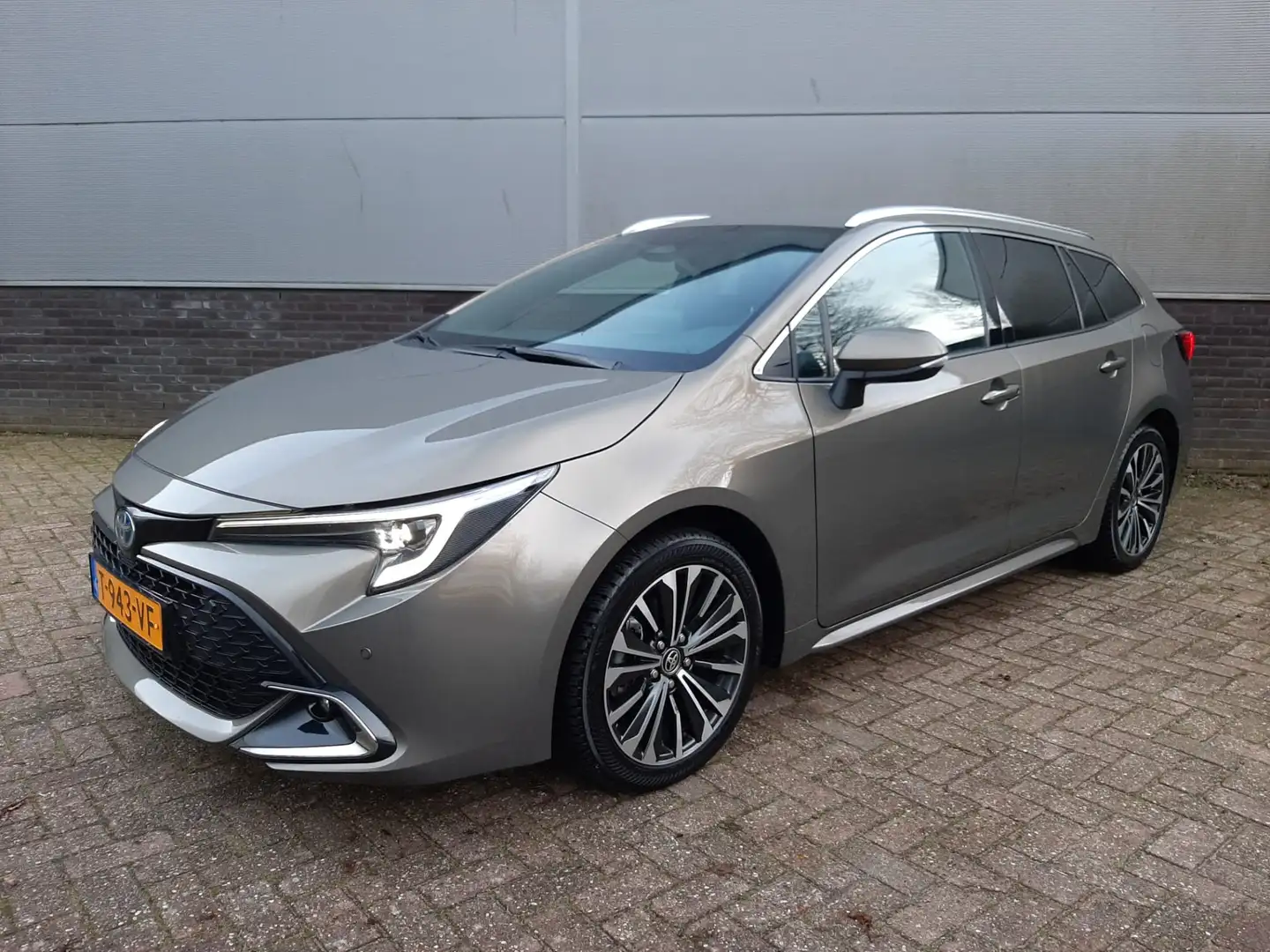 Toyota Corolla Touring Sports 1.8 Hybrid First Edition PDC V+A, E Vert - 1