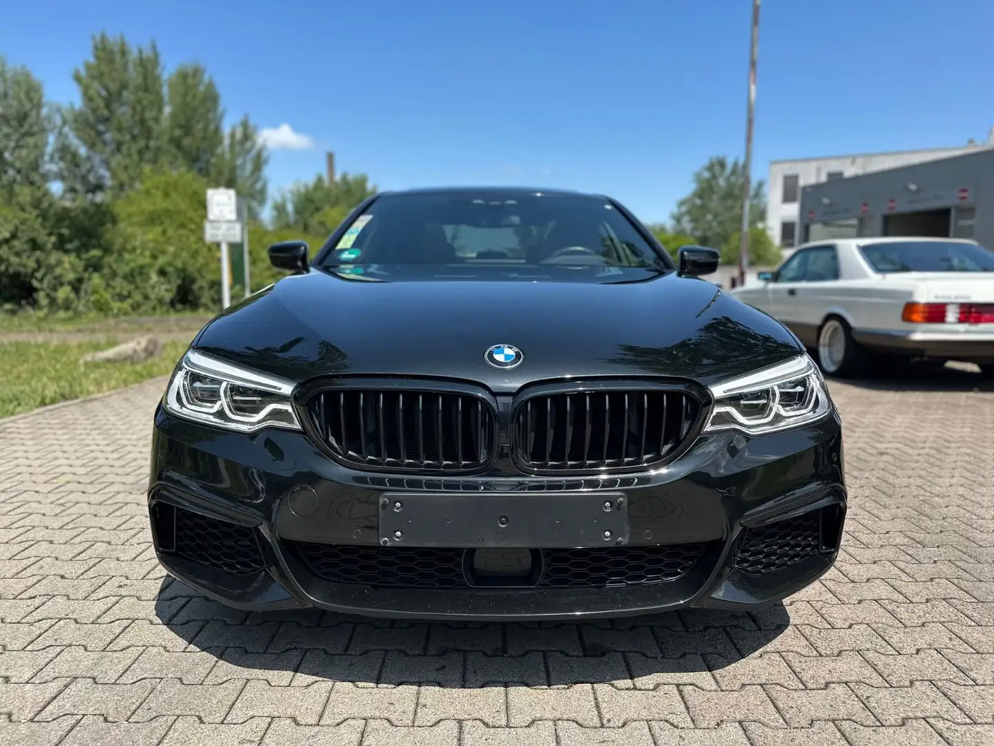 BMW 550 Baureihe 5 Lim. M550 i xDrive*LED*ACC Zwart - 2
