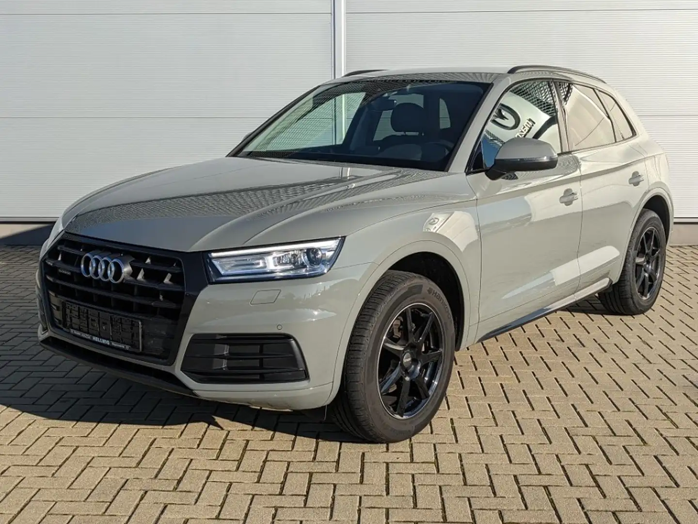Audi Q5 2.0l 40 TDI quattro Sport AHK Xenon PDC 1.Hand Grau - 1
