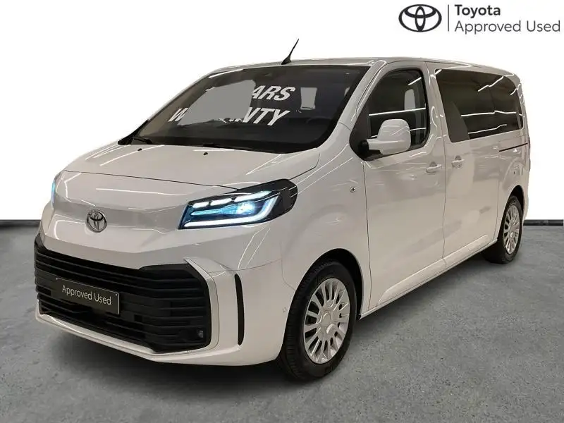 TOYOTA Verso