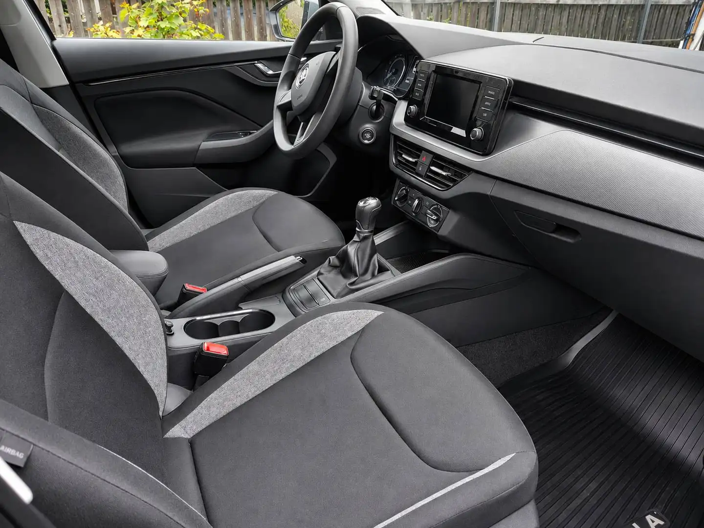 Skoda Scala Scala 1,0 TSI Active Active Silber - 2