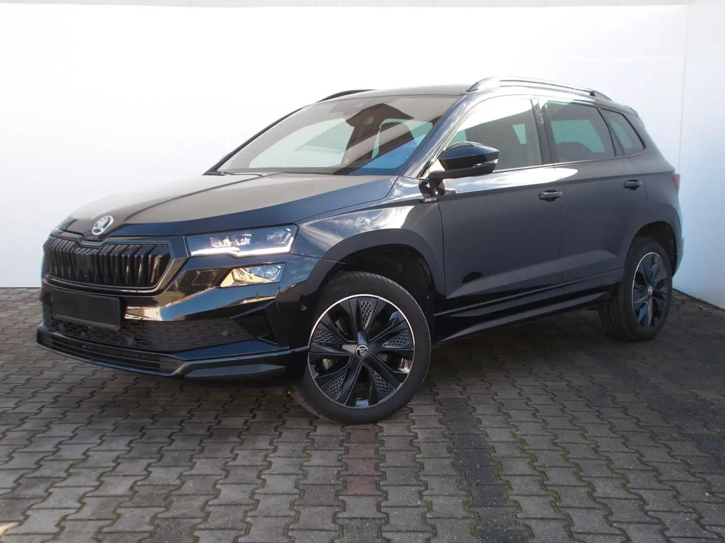 Skoda Karoq 1.5 TSI Sportline * DSG * Navi *ACC *360° Schwarz - 2