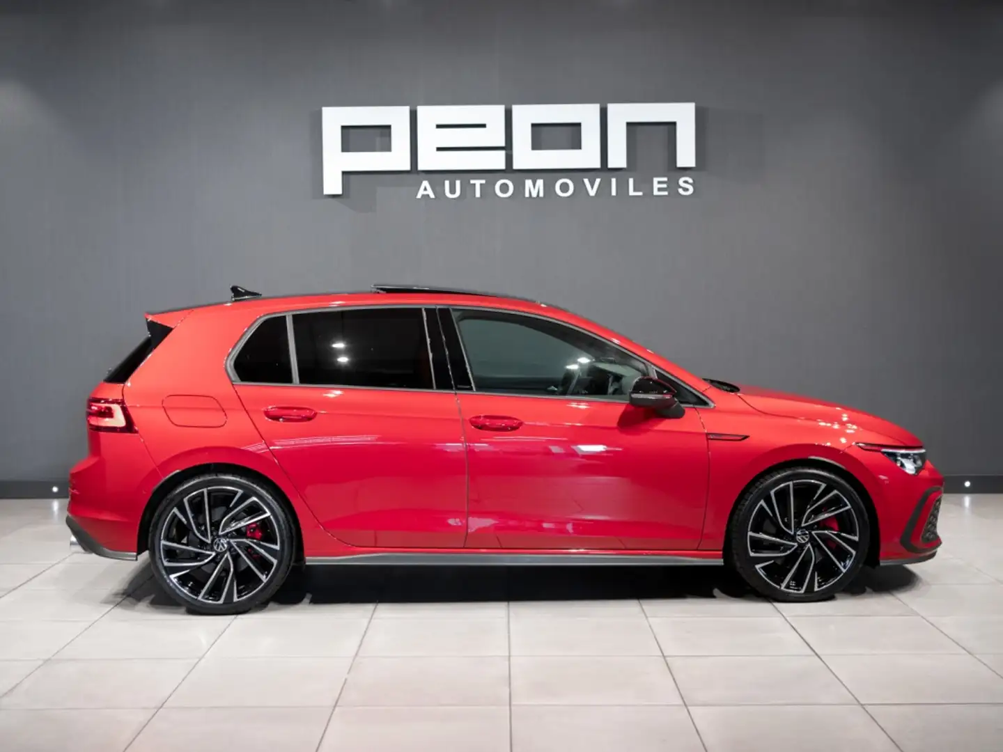 Volkswagen Golf GTI 2.0 TSI DSG 180kW Rouge - 2