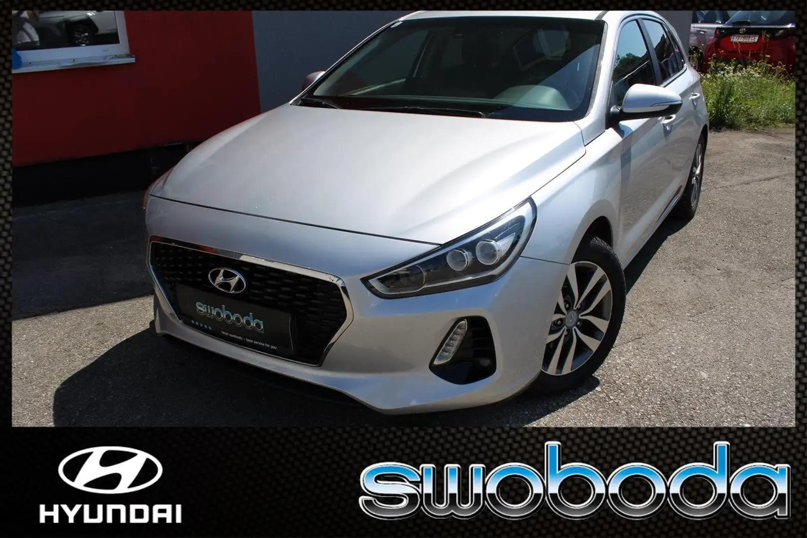 Hyundai i30 1,6 CRDi Launch Premium Silber - 1