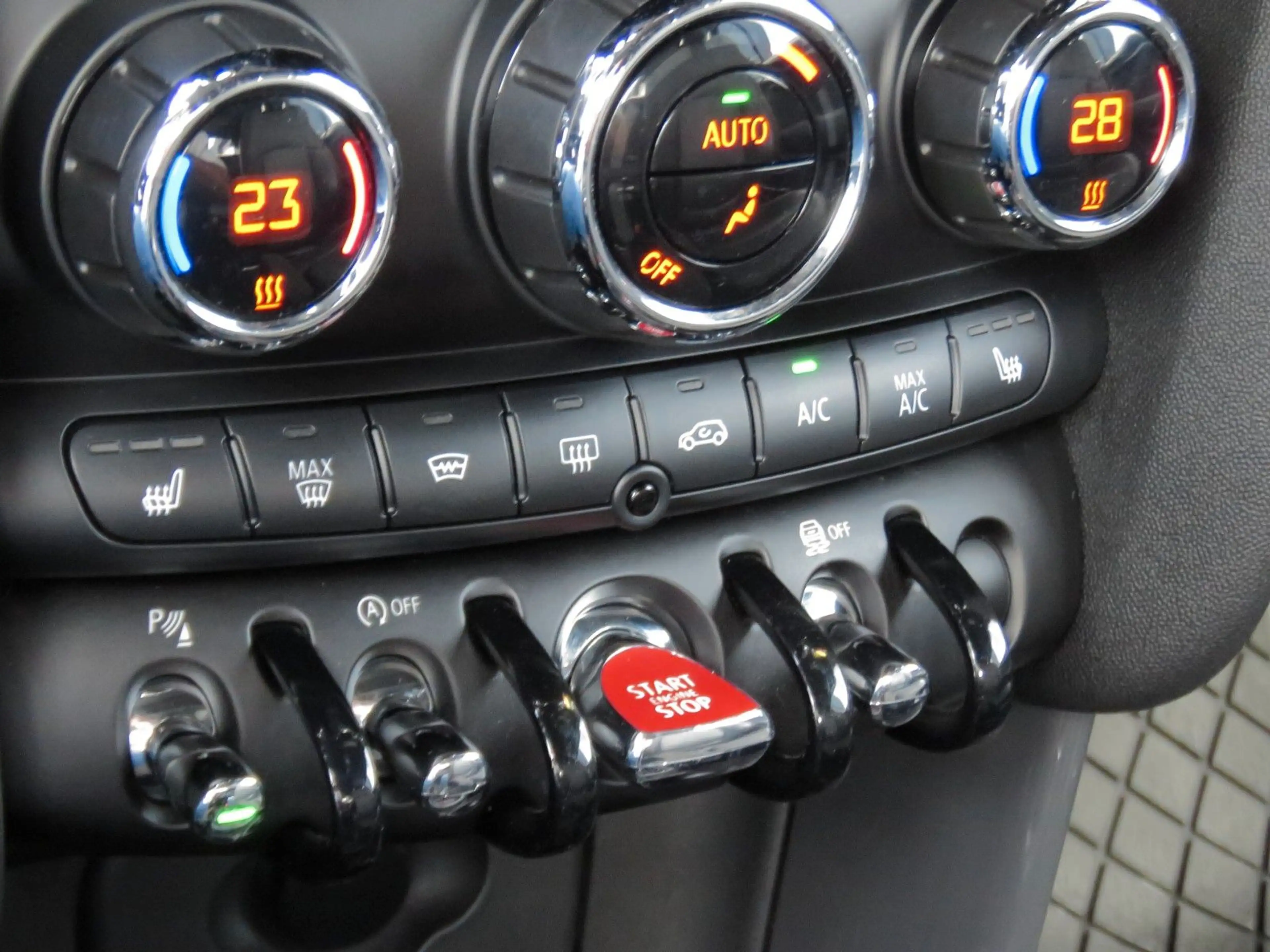 MINI John Cooper Works Cabrio LEDER AUTOMATIK — photo 12