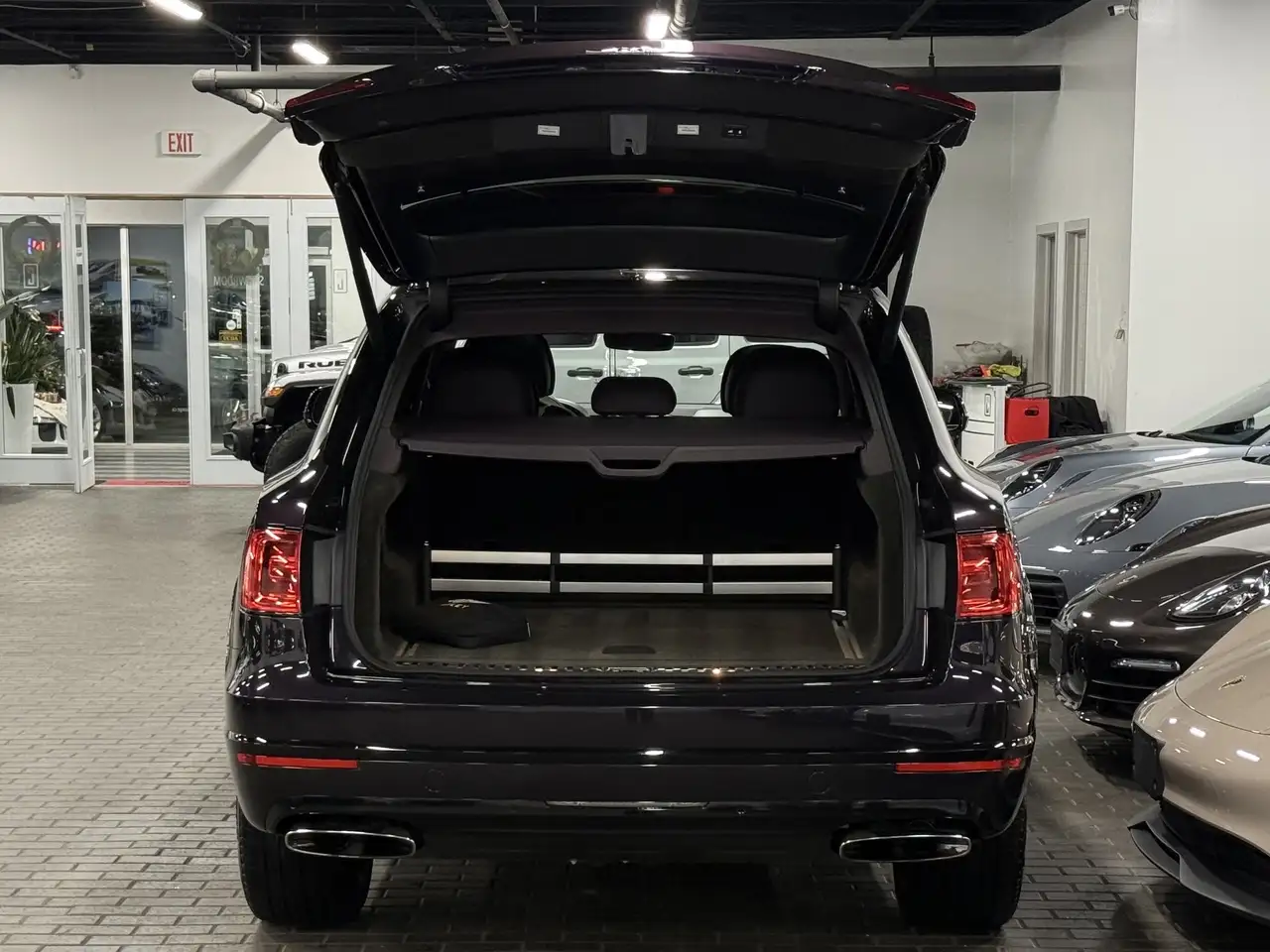 Bentley Bentayga снимка Bentley Bentayga