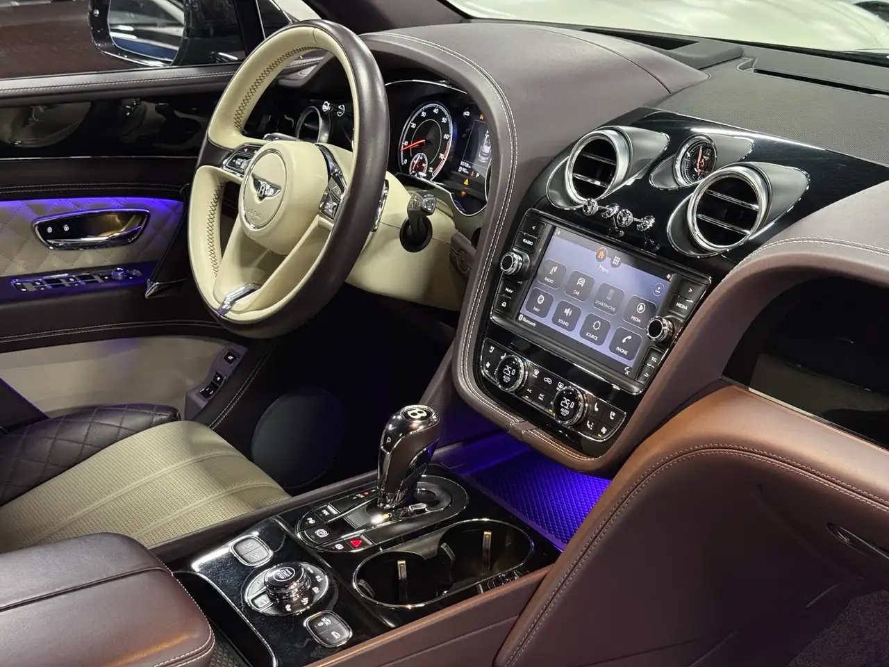 Bentley Bentayga снимка Bentley Bentayga