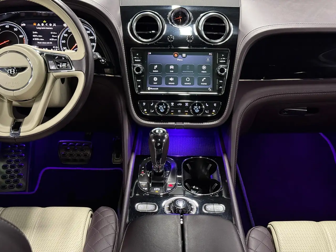 Bentley Bentayga снимка Bentley Bentayga