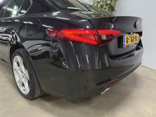 Alfa Romeo Giulia view 9