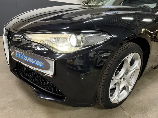 Alfa Romeo Giulia view 8