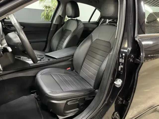 Alfa Romeo Giulia view 12