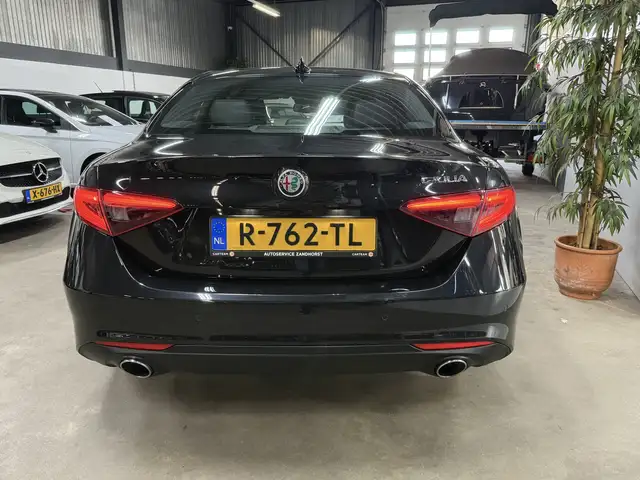 Alfa Romeo Giulia view 5